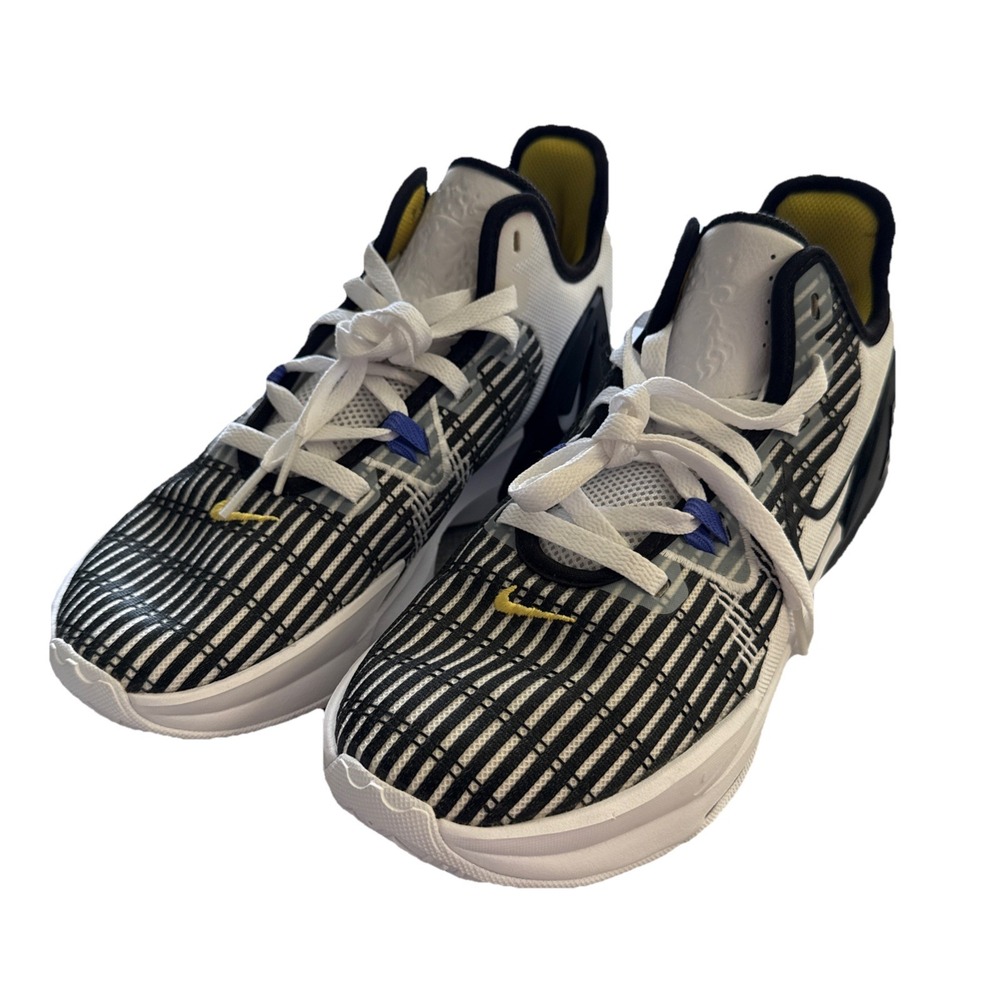 Nike LeBron Witness Shoes Mens 8.5 White Persian Violet EUC Like New - Pre-Owned - Picture 15 of 15